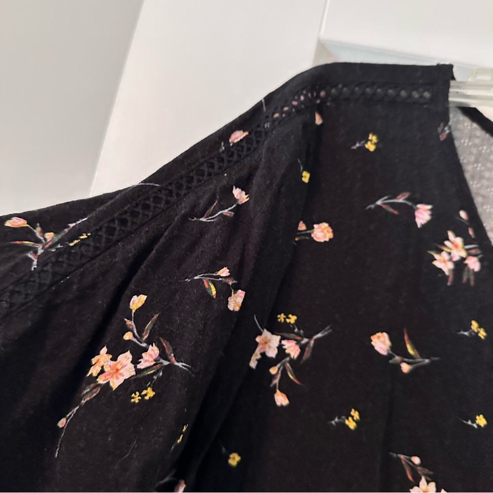 Buffalo David Bitton Black Floral Tie Front Blouse Short Sleeve Size XXL - Picture 3 of 9